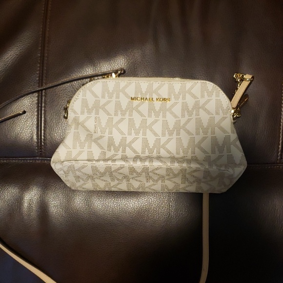 Michael Kor Large Leather Dome Crossbody - Picture 6 of 8